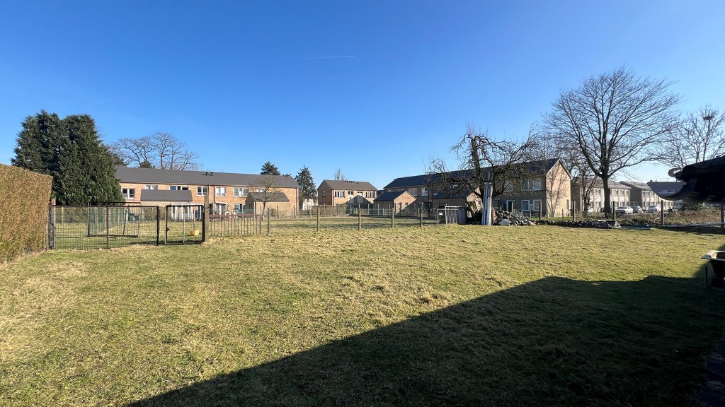 Showroom met werkplaats en appartement te koop in Wondelgem