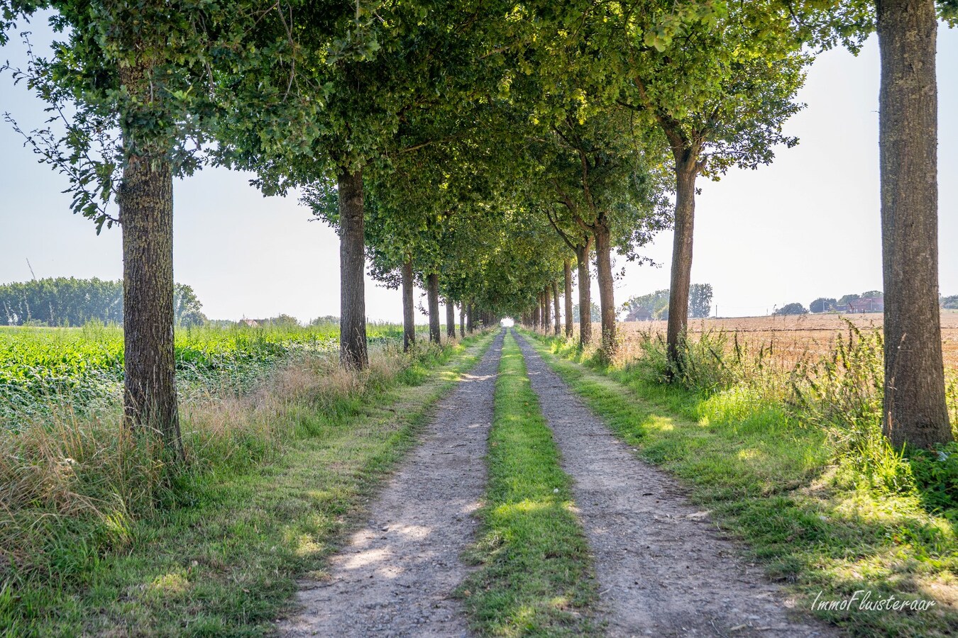 Unieke vierkantshoeve op een landelijke locatie op ca. 3 ha te Herne. 