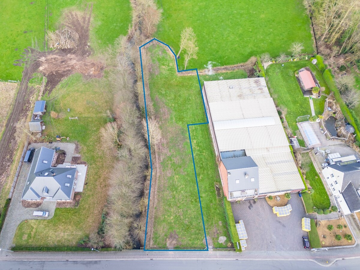 Bouwgrond voor OB met groot stuk achtergrond te Erondegem 