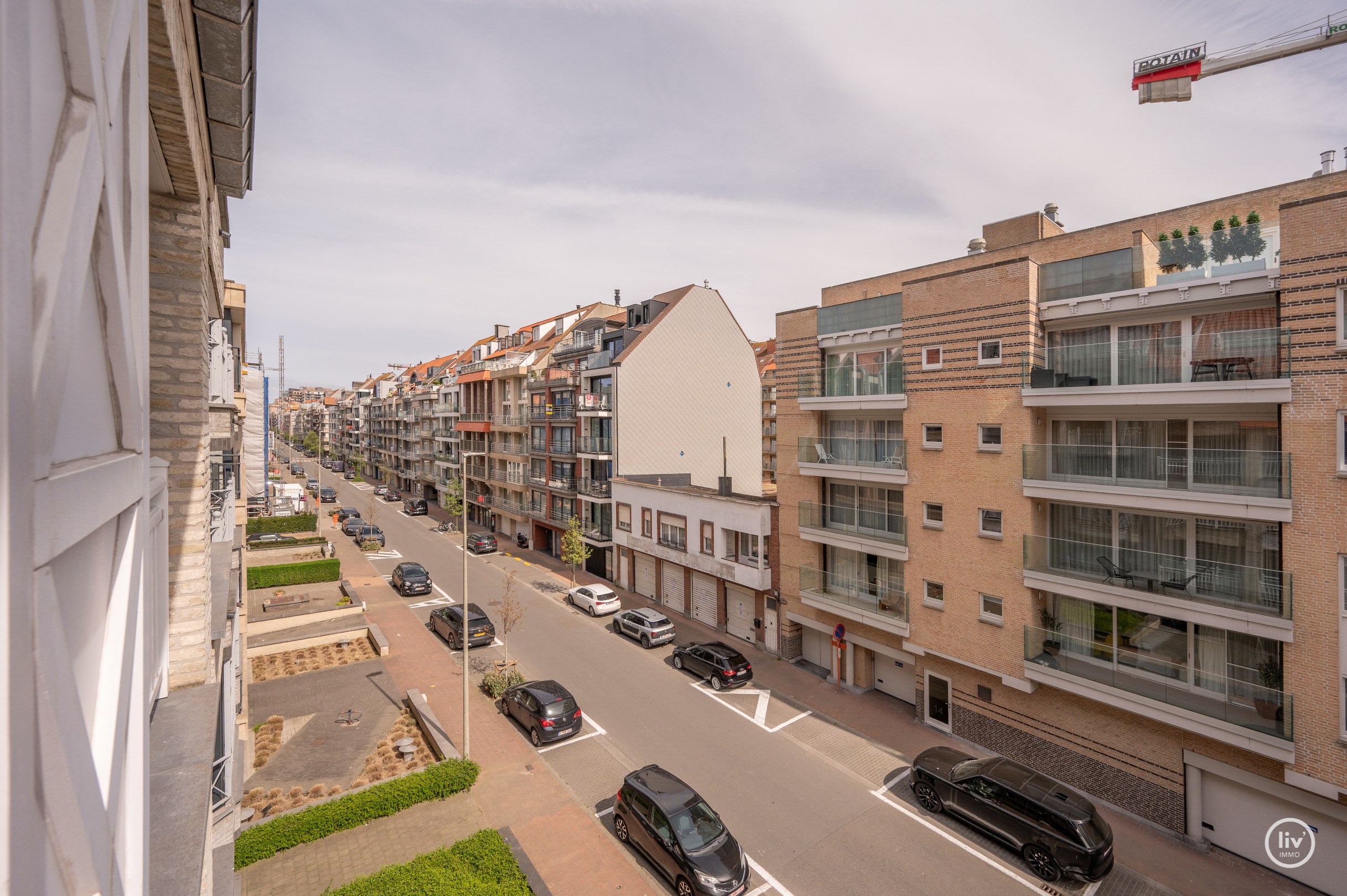 Appartement spacieux et récent (2015) avec une agréable terrasse dans un emplacement agréable sur l'avenue Léopold à Knokke. 