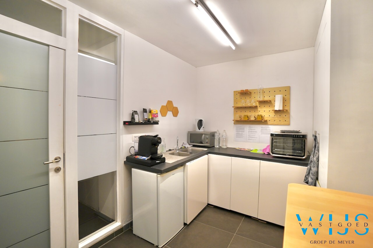 Zeer goed gelegen handelsruimte te CENTRUM EVERGEM ! 