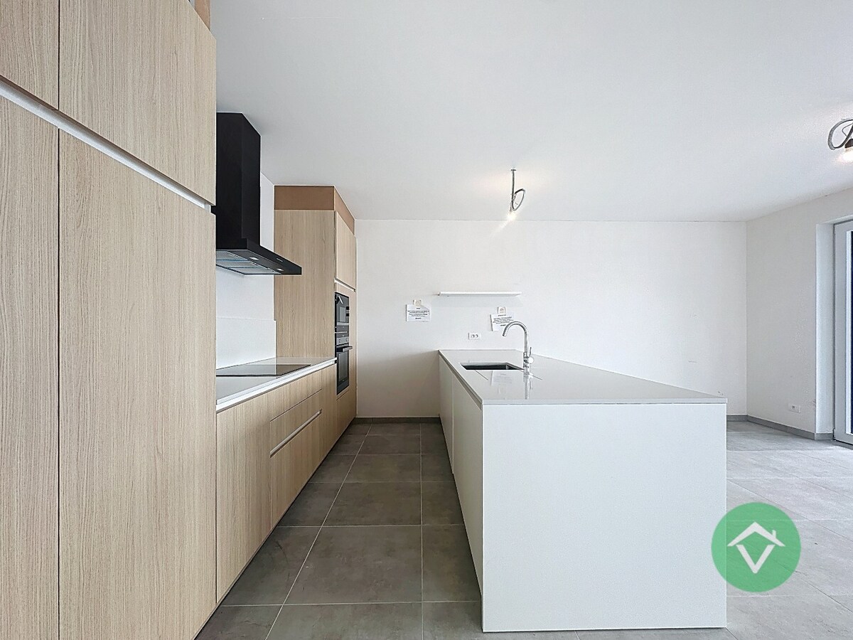 Wonen nabij jachthaven en zee - ruim appartement met terras en drie slaapkamers 