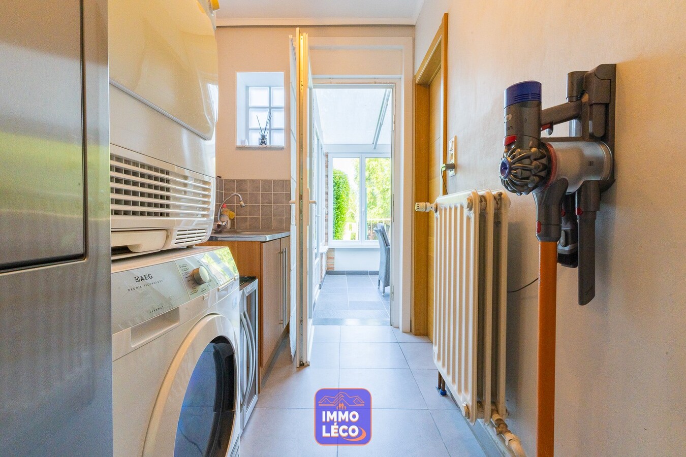 Superbe 3 façades avec jardin, garage, parking 4 voitures. COUP DE COEUR ! 