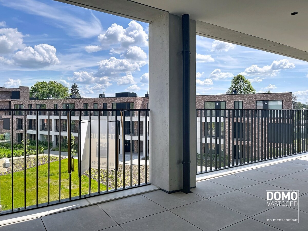 RUIM APPARTEMENT MET PRACHTIG TERRAS, LIFT EN GARAGEBOX IN CENTRUM KERMT 