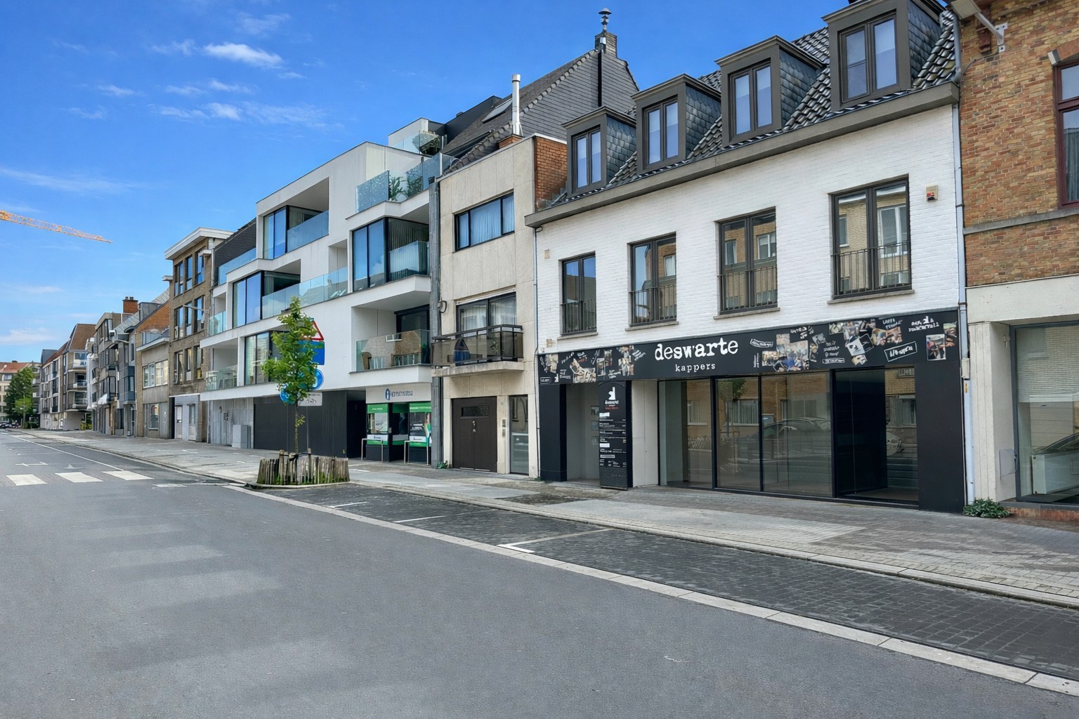 Handelspand: winkel / kantoor, instapklaar, (300 m²), mét parking, Torhout 