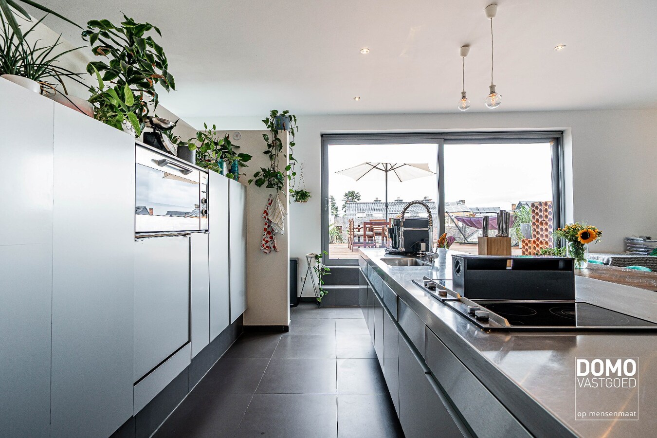 PRACHTIGE LOFT MET ROYAAL TERRAS OP TOPLOCATIE BINNEN DE GROTE RING VAN HASSELT 