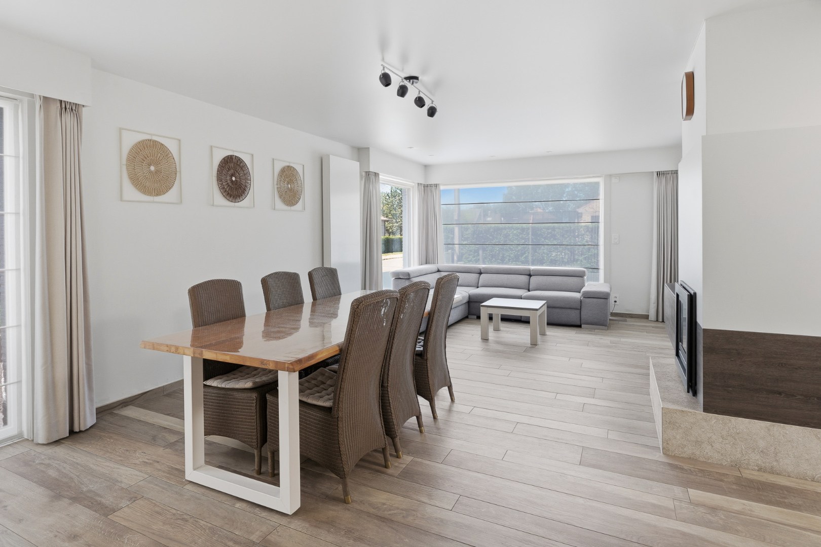 Volledig instapklare bungalow met praktijkruimte 
