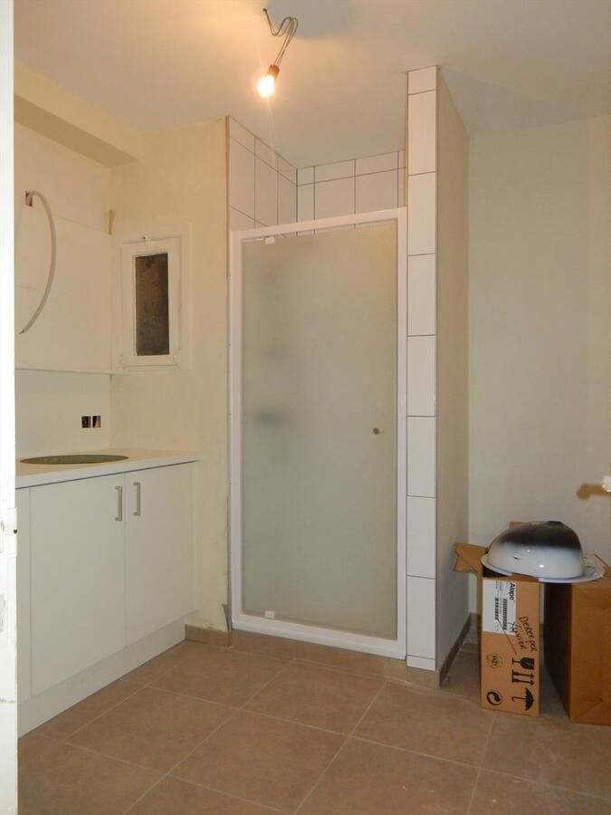 Vernieuwd ruim appartement met 3 slaapkamers en garagebox 