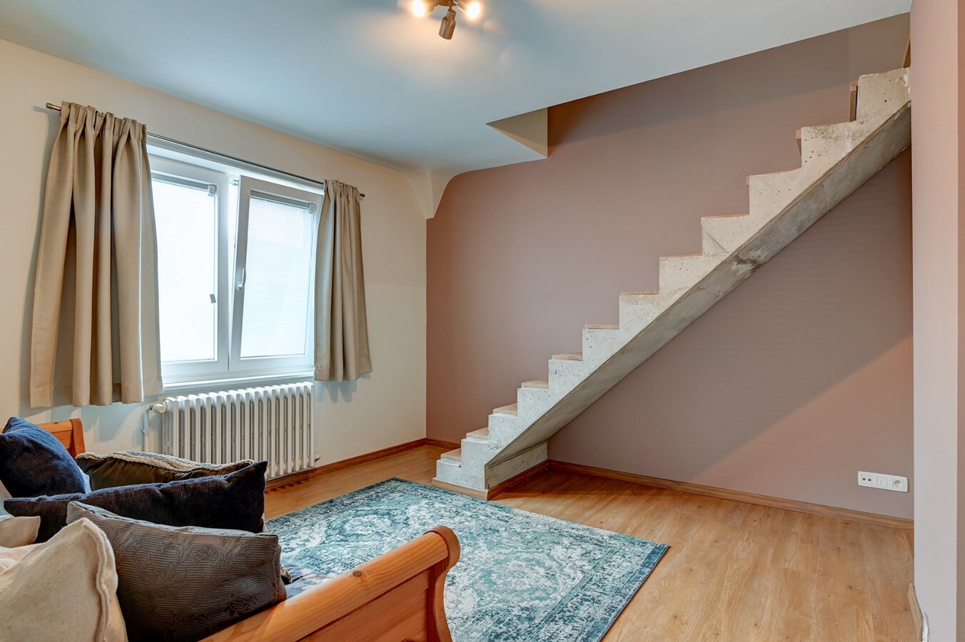 Totaal gerenvoveerde, charmante, halfopen woning met tuin, terras en garage in Kuringen (Hasselt ) 