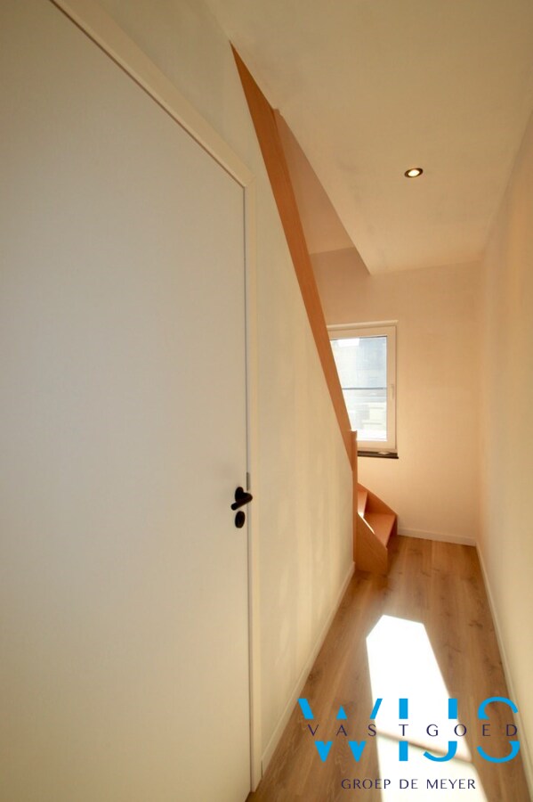 Volledig gerenoveerd woonhuis op 750m² in hartje Ertvelde ! 