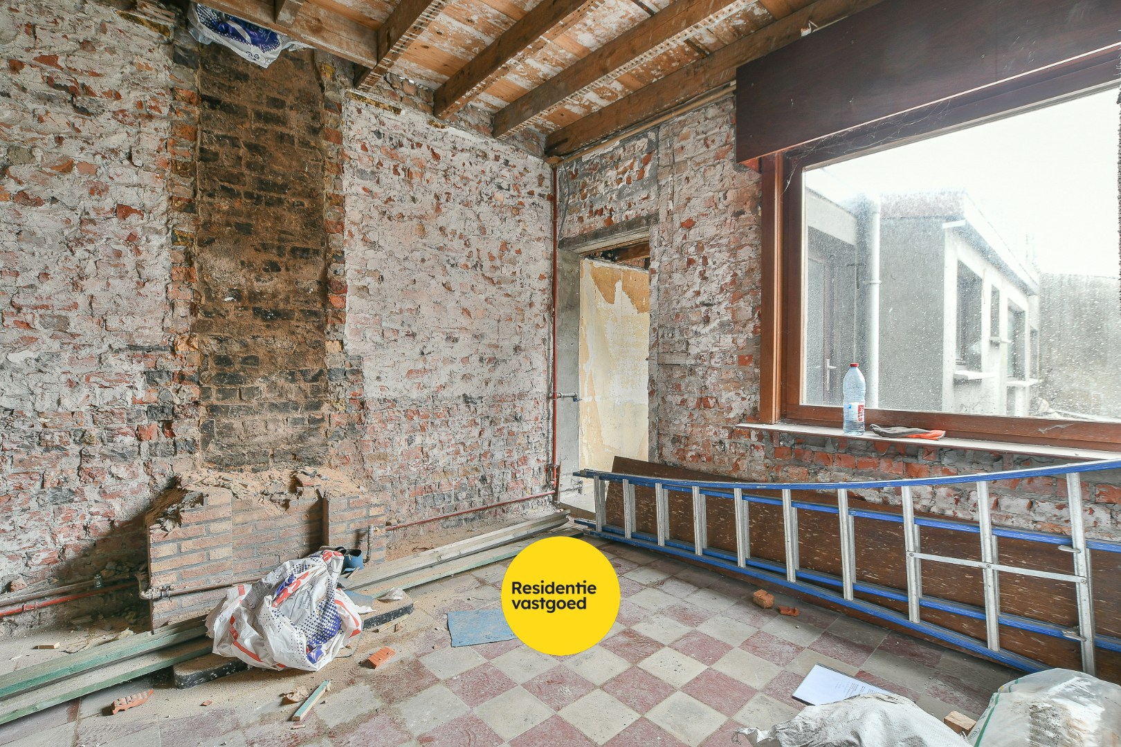 Te renoveren rijwoning met potentieel in hartje Blankenberge 