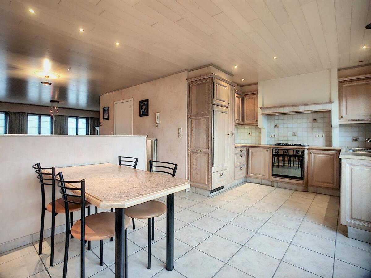 Grote, praktisch ingedeelde woning met oprit, garage &amp; tuin - Heist 