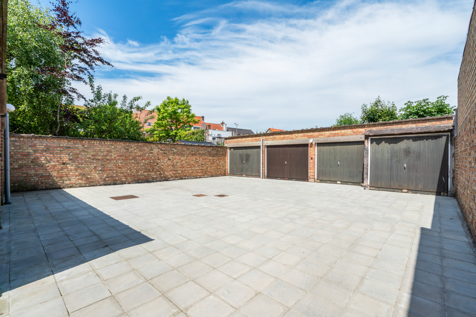 OPBRENGSTEIGENDOM MET 7 APPARTEMENTEN EN 7 GARAGEBOXEN 