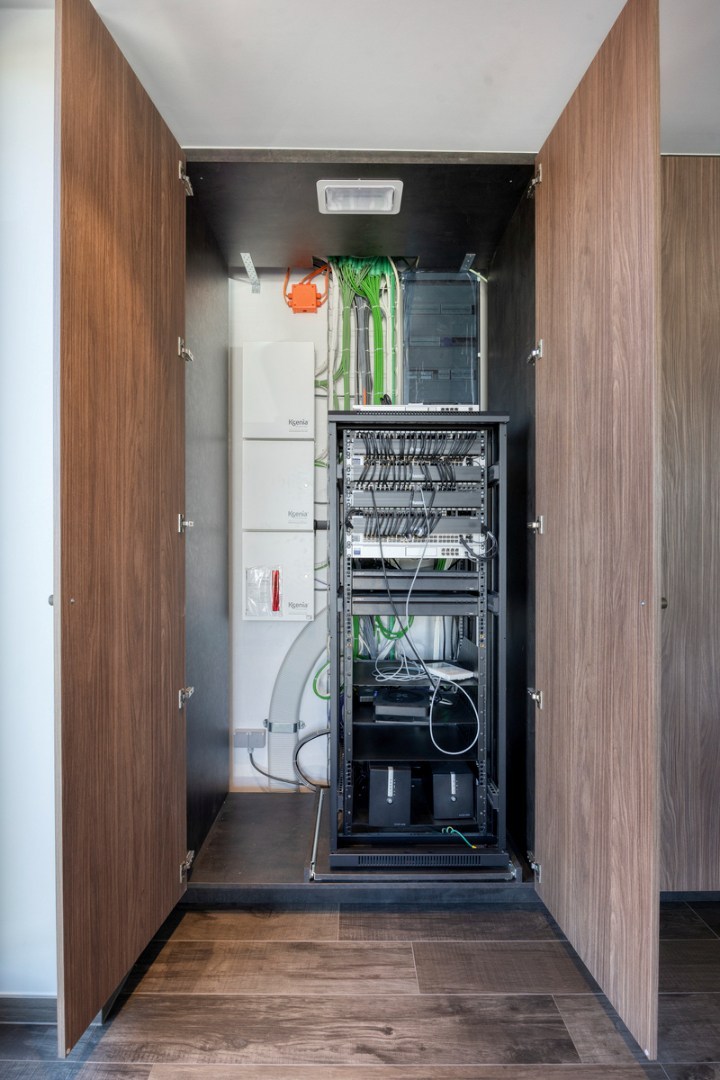 Grondig gerenoveerd KMO gebouw met magazijn en kantoorruimtes in Heverlee op een perceel van 11a19ca! – EPC -22,65 kWh/m² 