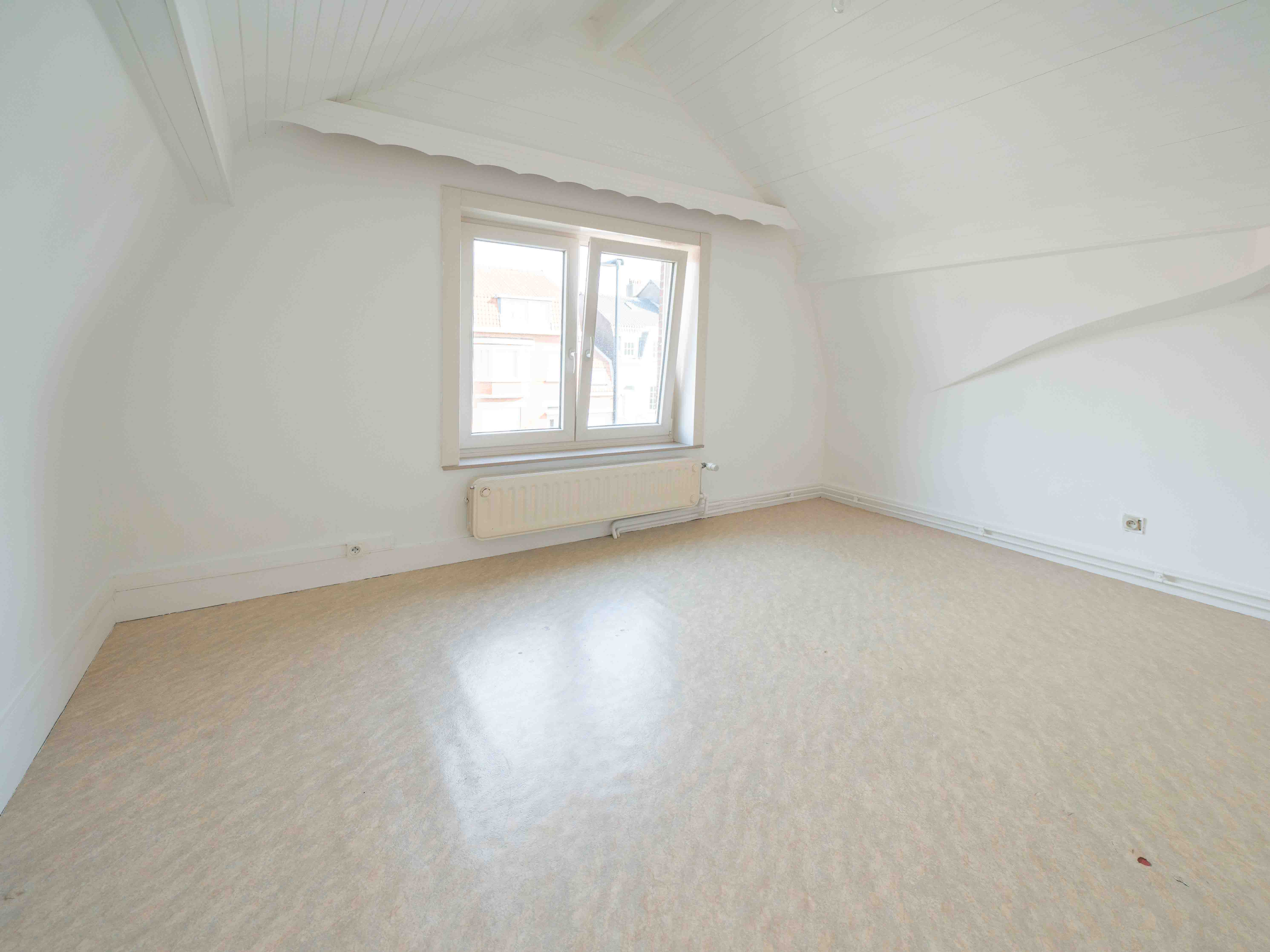 4-gevelwoning met prachtige tuin nabij alle faciliteiten 