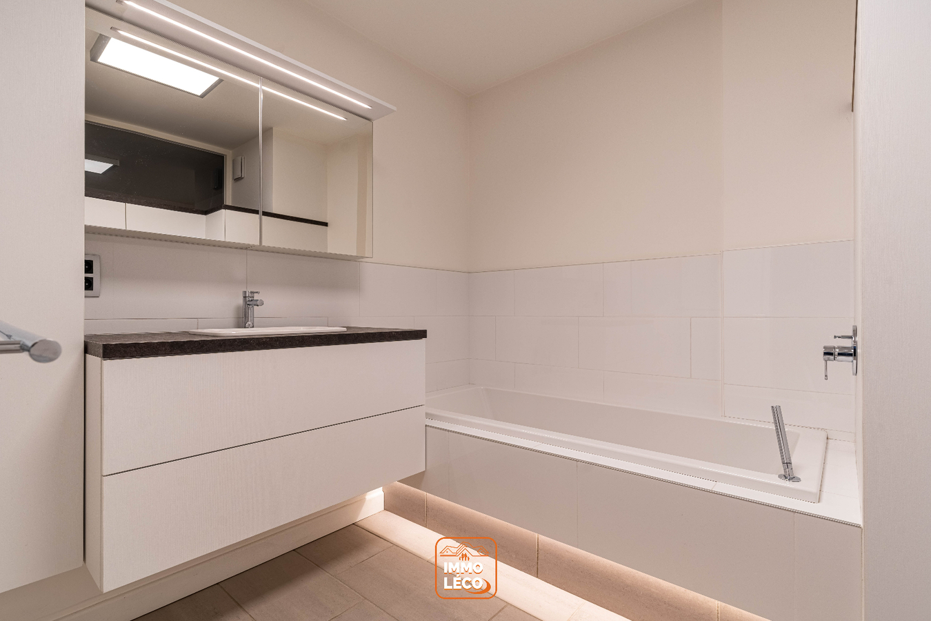 Superbe Villa idéalement située dans un clos résidentiel prisé « La Coquinie », avec garage 3 voitures et jardin, COUP DE CŒUR absolu ! 