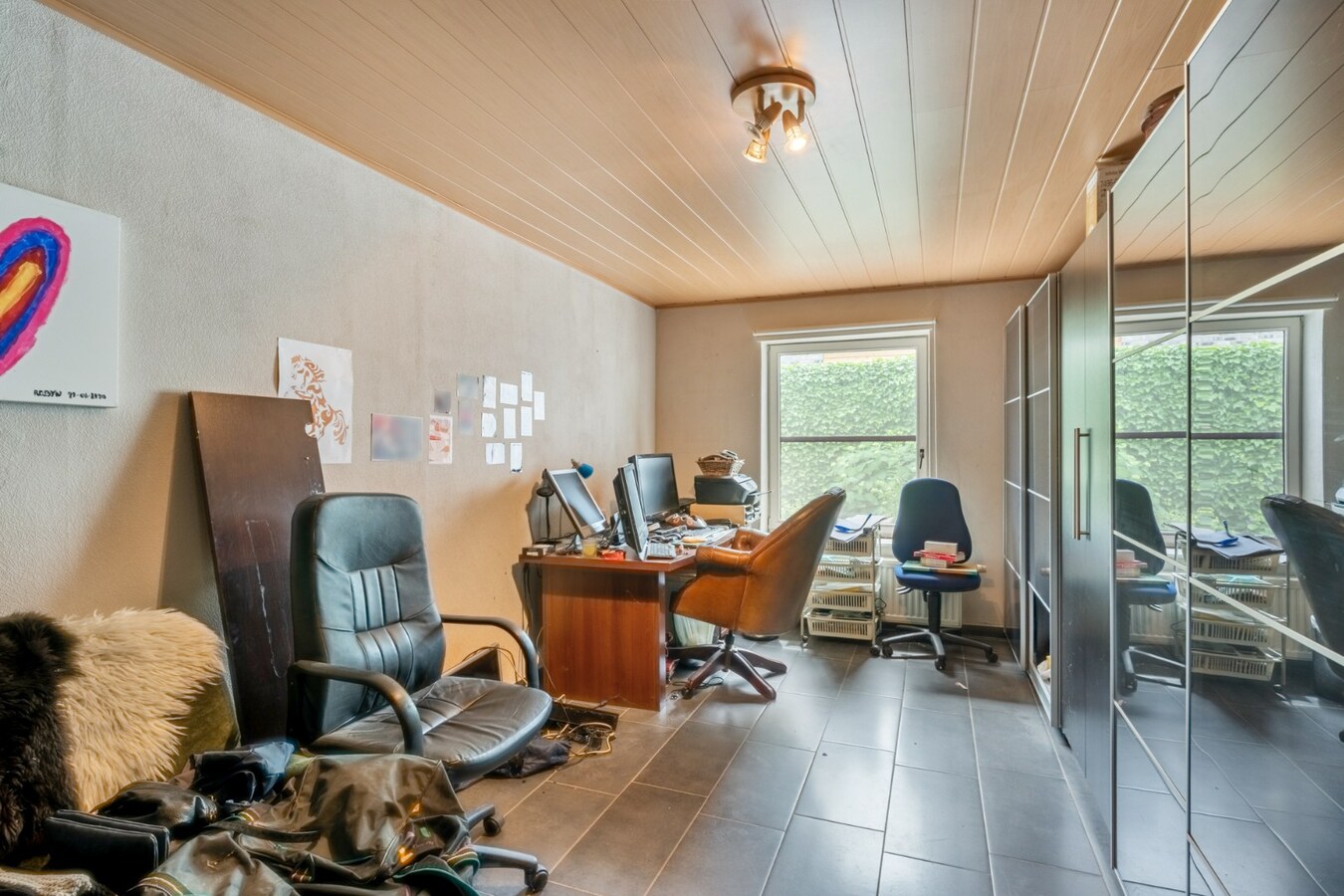 Uniek gelegen woning aan de bosrand op een perceel van 36a67ca waarvan 22a82ca geschikt is als paardenweide! 