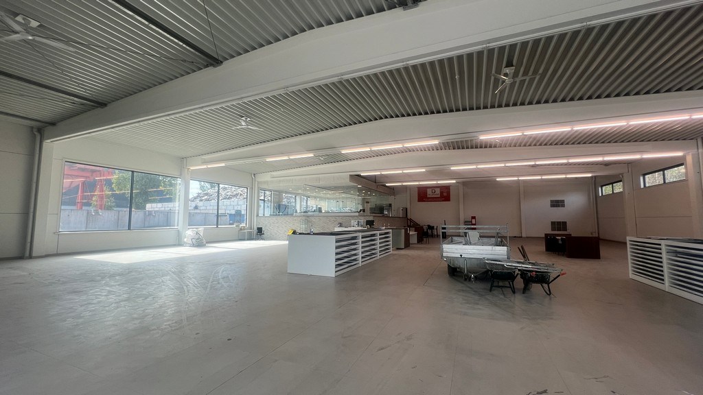 Showroom met kantoor en stockageruimte te huur in de haven van Gent