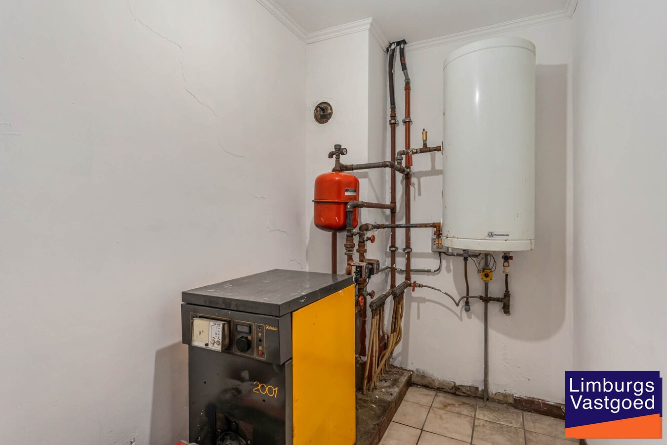 Instapklare woning met ruime loods/werkplaats, 11a 77ca 