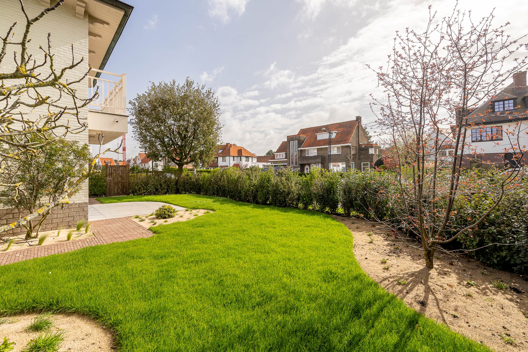 Prachtig gerenoveerde  halfopen woning op topligging nabij centrum, zee en strand 