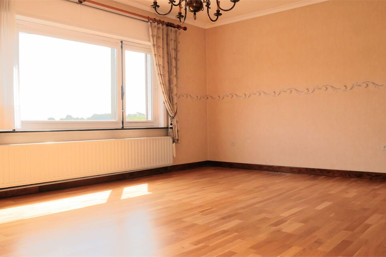 Semi-bungalow op royaal perceel van 1779 m² 