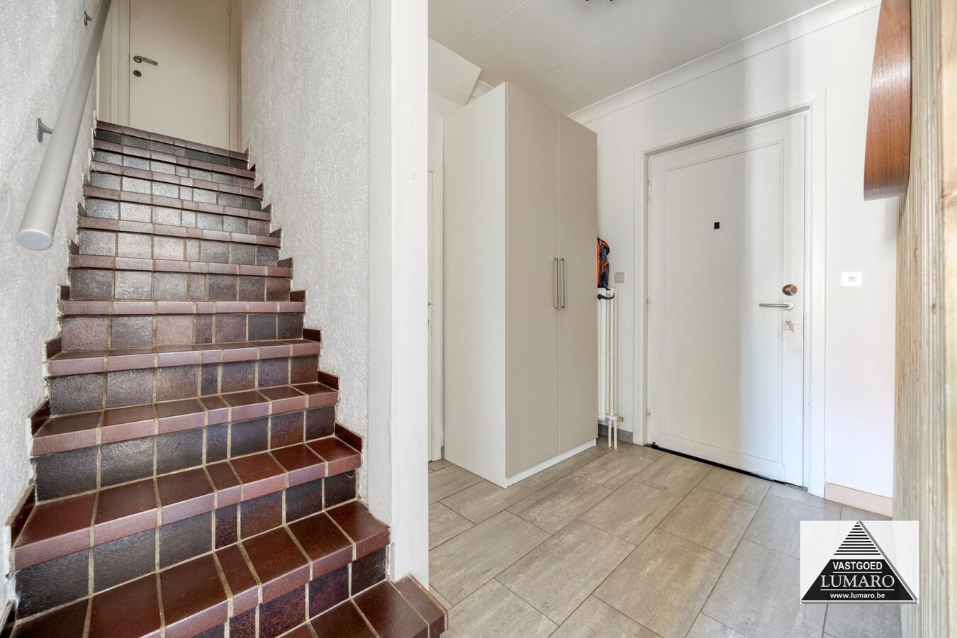 Charmant Leut : eigendom opgedeeld in 2 appartementen. Veranda,  2 garages. 