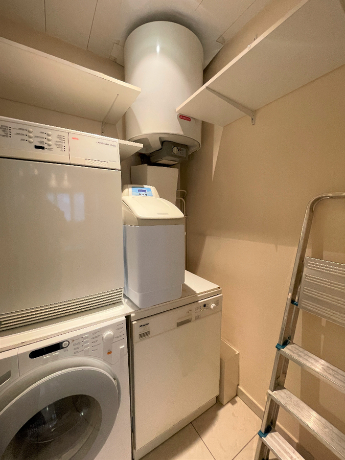 Ruim appartement met twee slaapkamers en garage te centrum Roeselare 