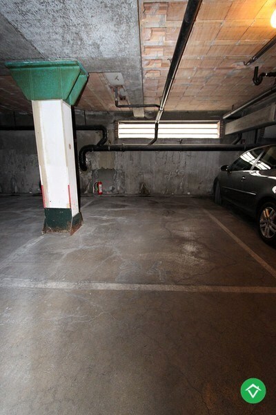 Zonnig appartement met 2 slaapkamers en autostandplaats te centrum Roeselare 