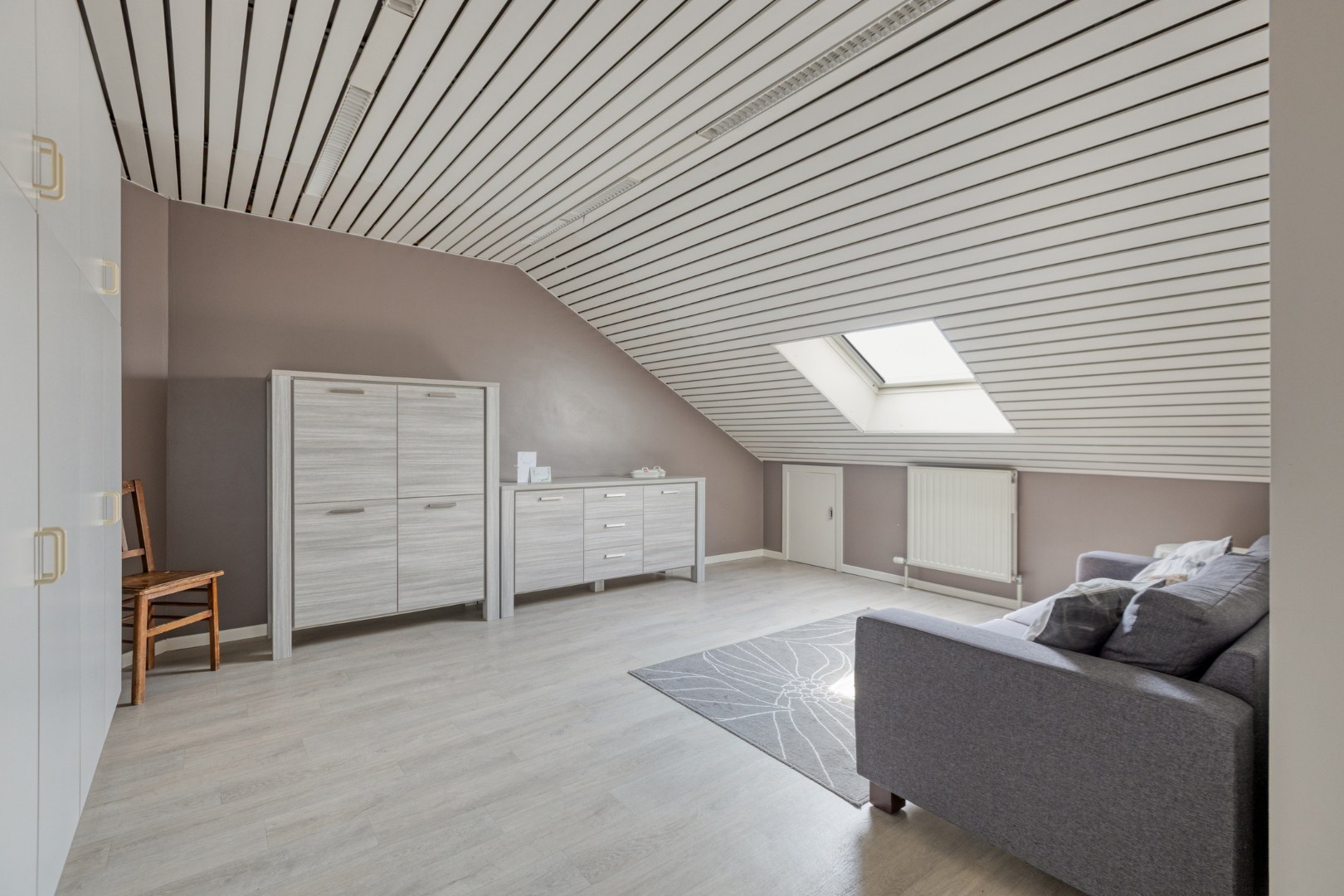 Ruime, energiezuinige gezinswoning met 4 slpk. en verwarmd zwembad in Leopoldsburg 
