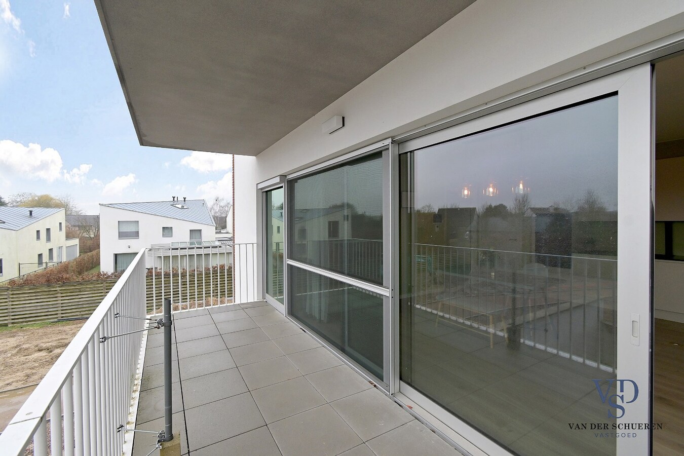 Luxueus 1-slp-appartement met staanplaats (ondergronds). 