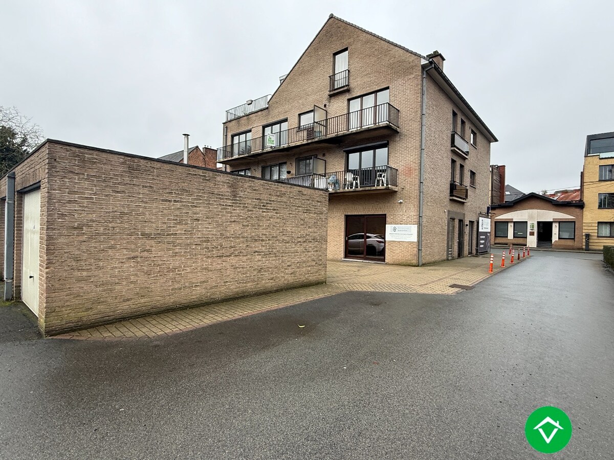 Ruim 2-slaapkamersappartement met garage in centrum Roeselare 