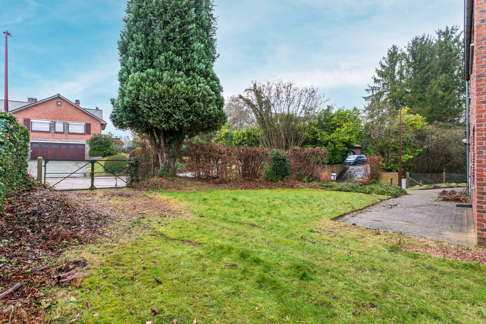 Vrijstaande woning (op 6a27) met 3 slpks, garage en tuin 