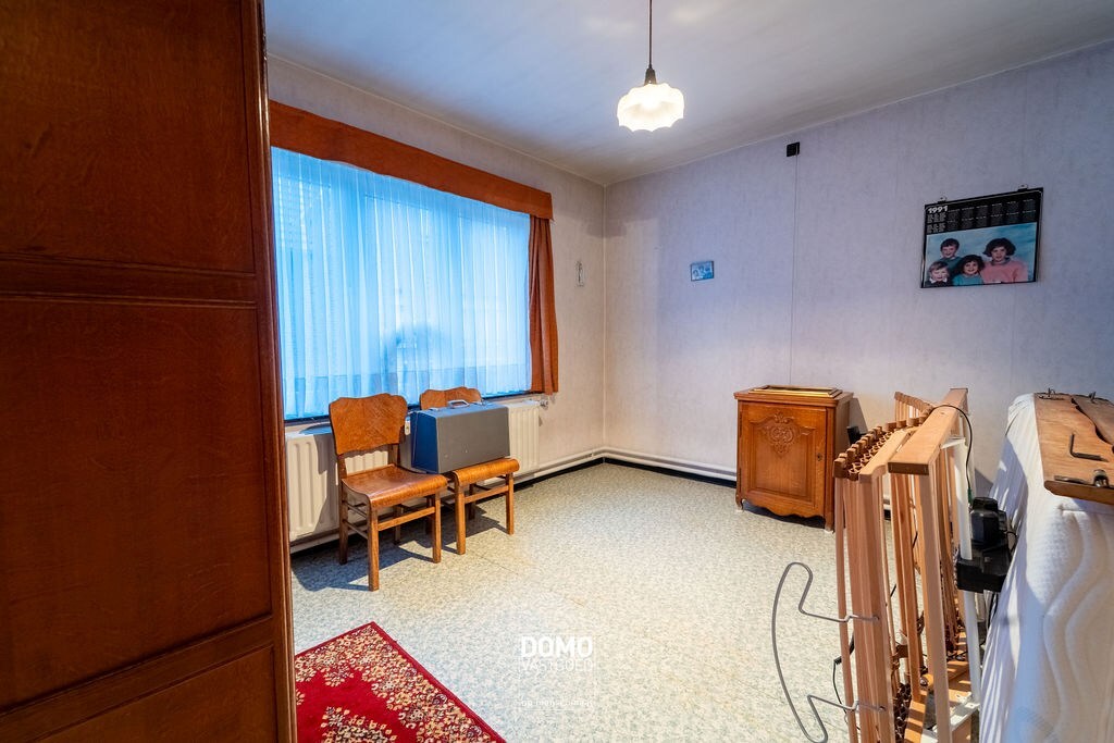 Halfopen bebouwing met grote tuin en 3 slaapkamers 