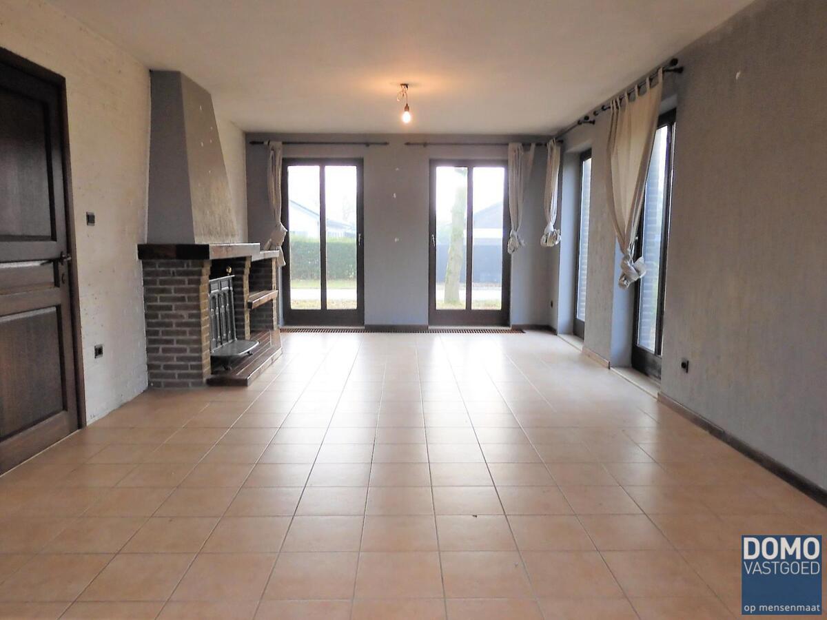 Gelijkvloerse woning in een bosrijke omgeving. 