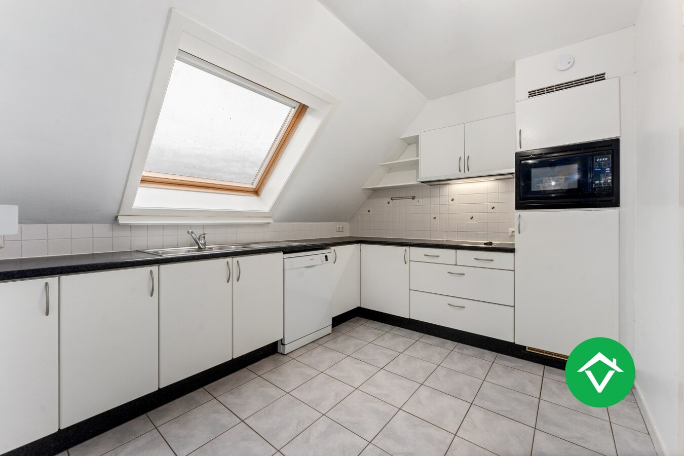 Instapklaar appartement met 3 slaapkamers en autostandplaats te Brugge 