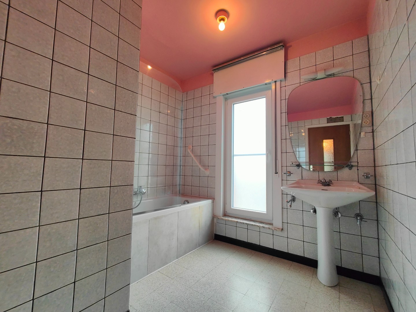 Halfopen woning met tuin en garage op 385 m² 