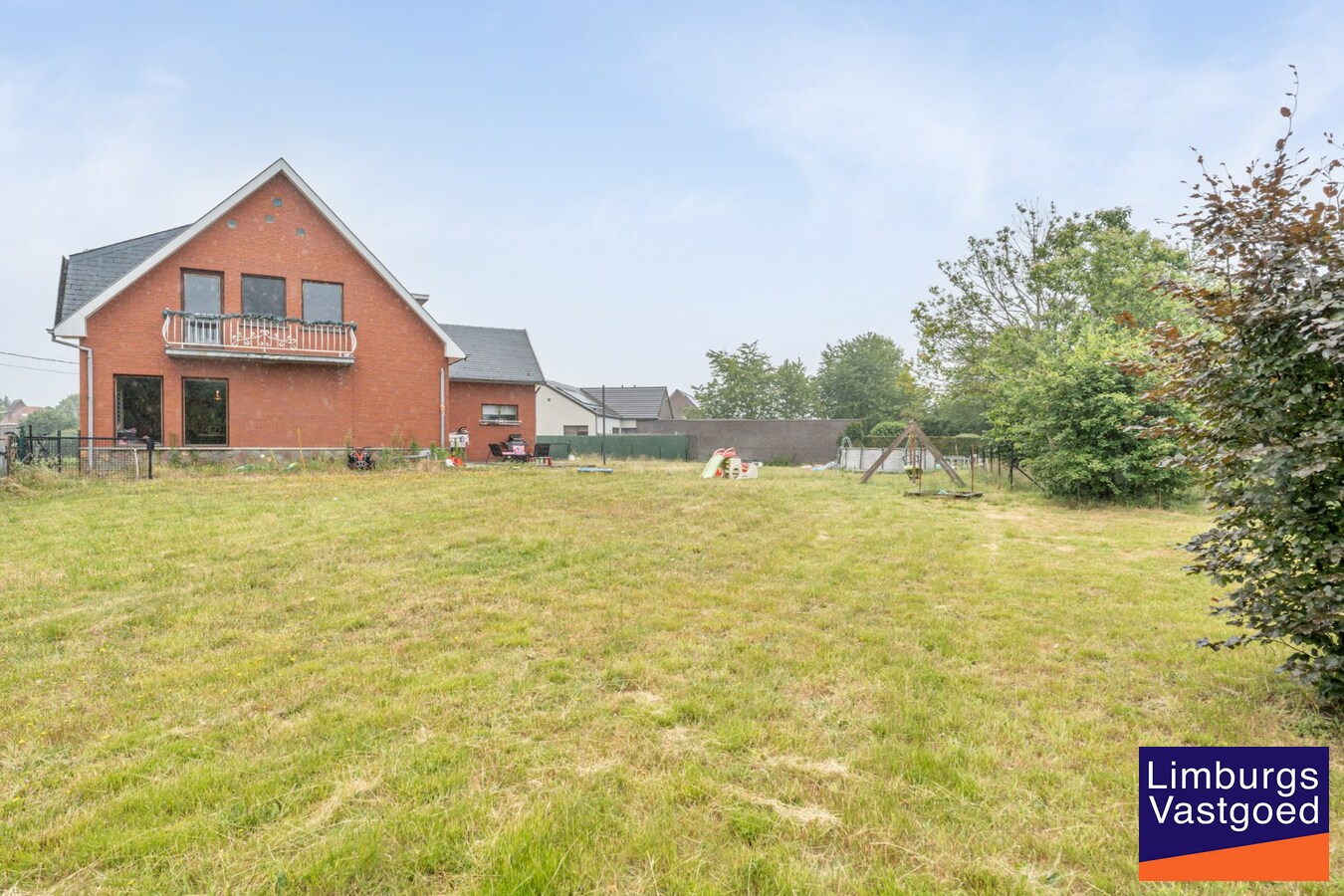 Ruime gezinswoning met 4 slaapkamers, garage, op 18a60ca 