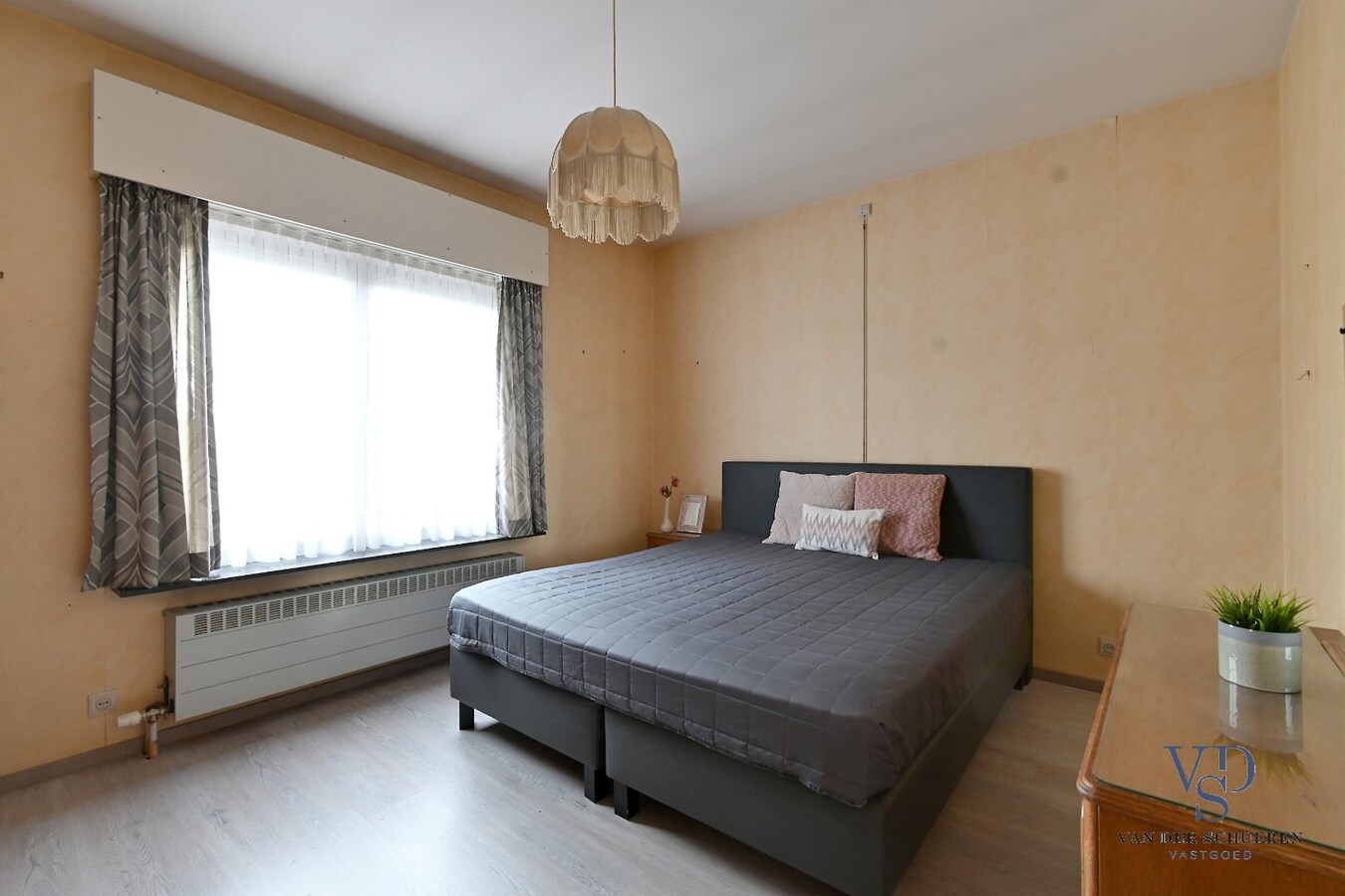 Degelijke laagbouw met grond (> 3600 m²). 