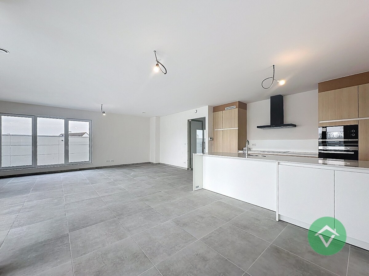 Wonen nabij jachthaven en zee - ruim appartement met terras en drie slaapkamers 