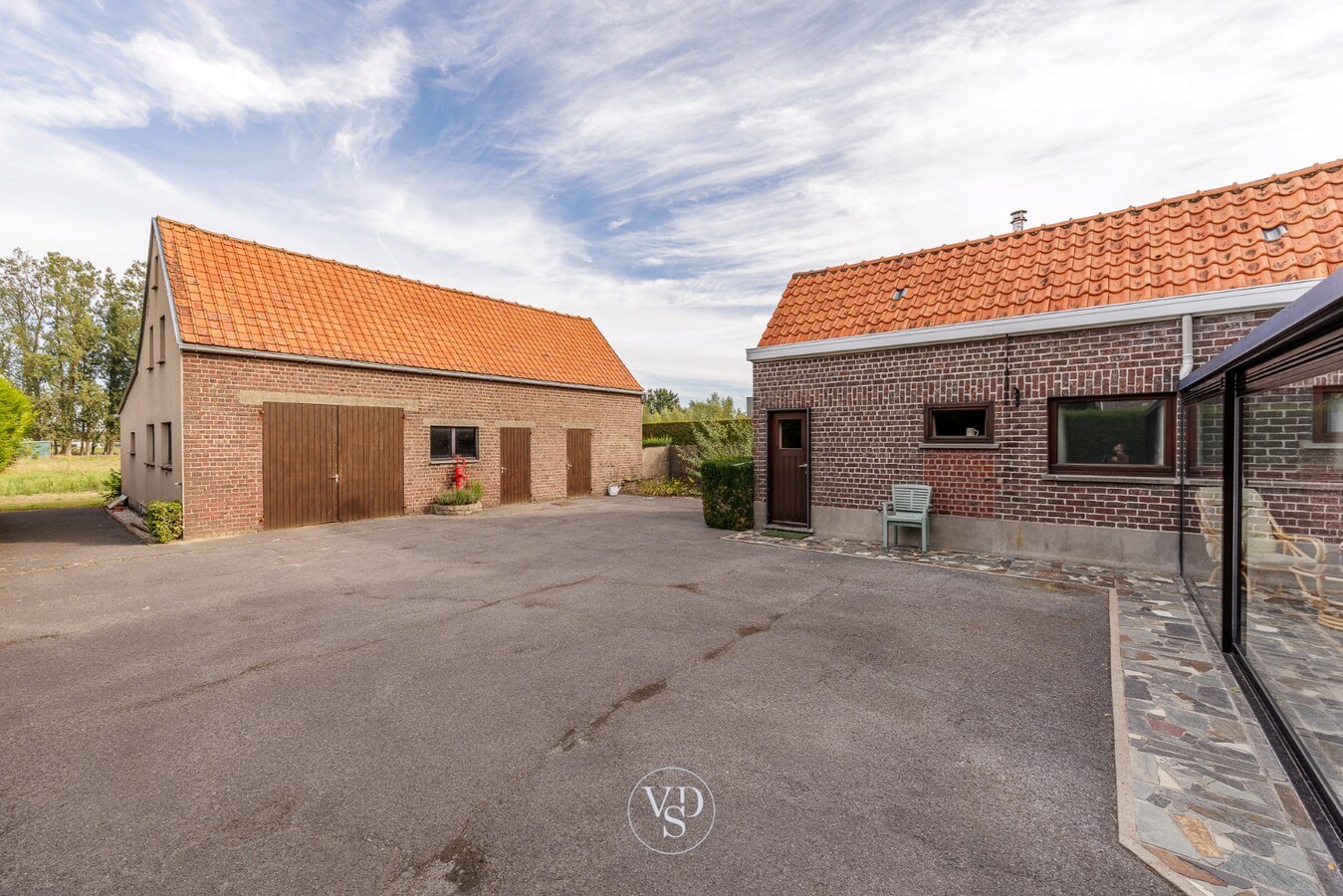 Landelijke woning - te renoveren. 
