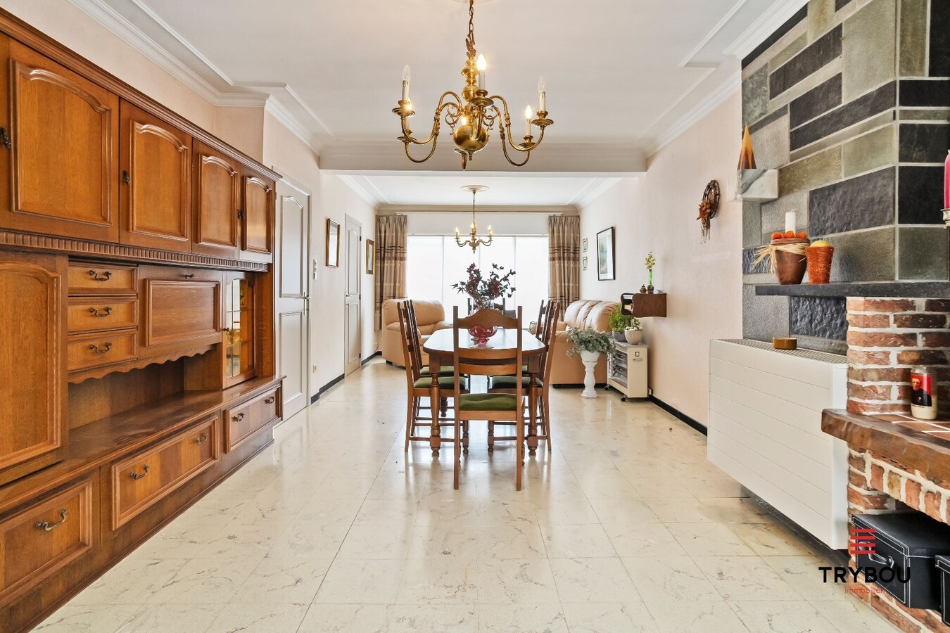 Ruime halfopen woning met 4 slaapkamers en garage 