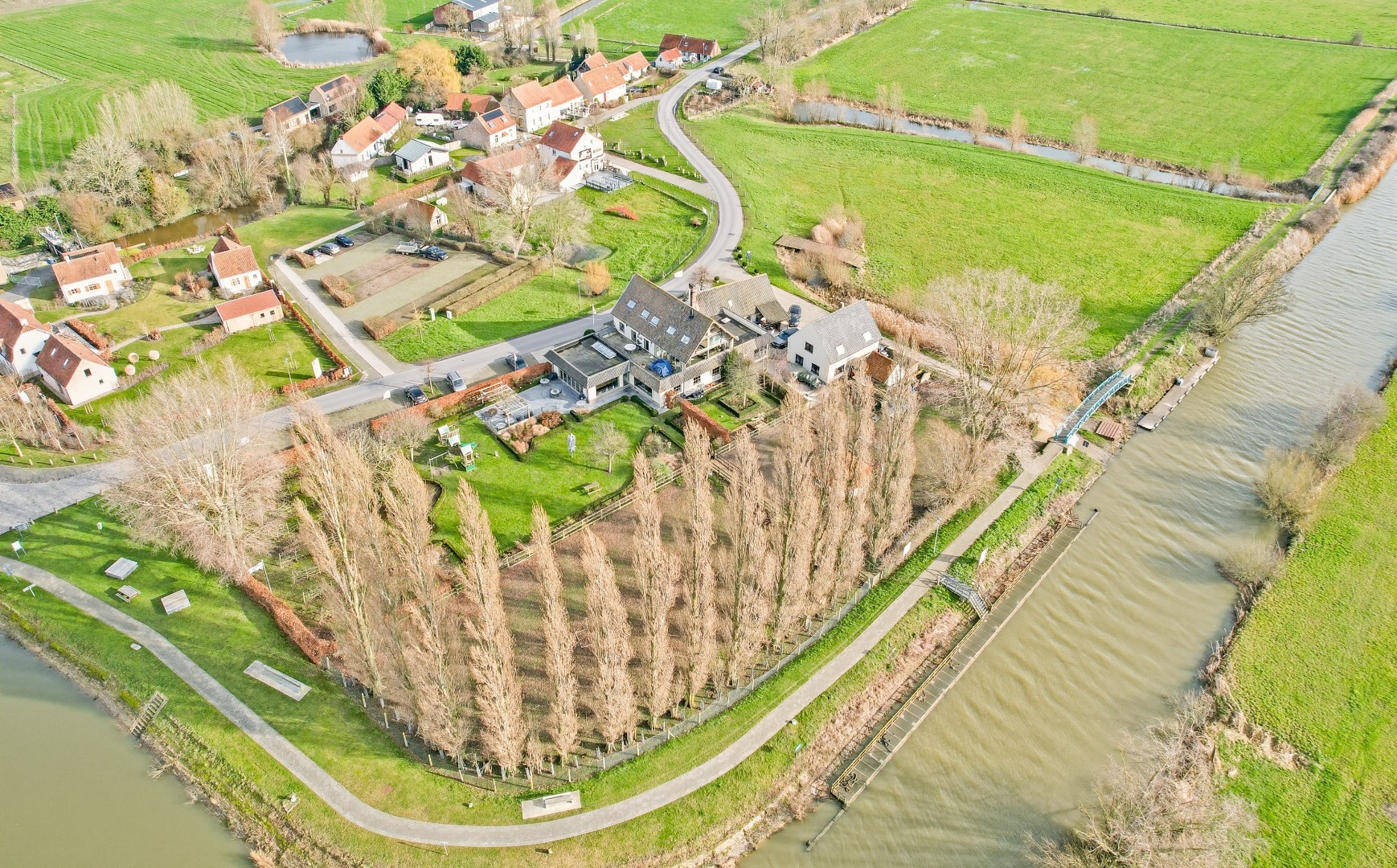 Restaurant met privéwoning en 2 B&amp;B-kamers op 4.370 m² 