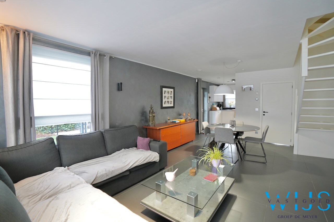 Enorm energiezuinig woonhuis in halfopen bebouwing te Eeklo ! 