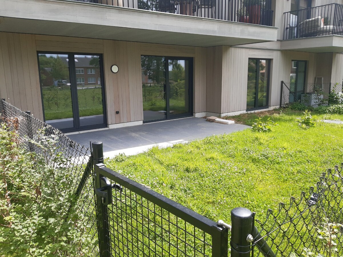 Gelijkvloers 2 slpk-appartement in Wortegem-Petegem. 
