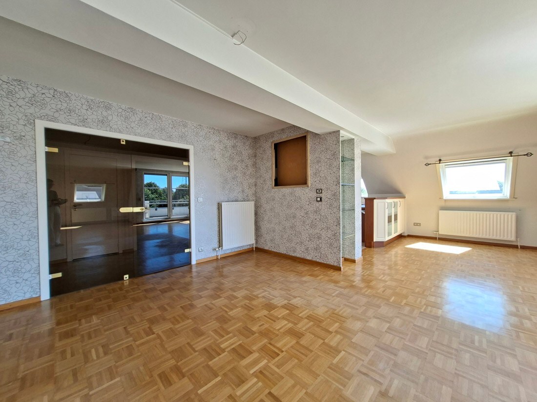 Centraal gelegen ruim 3 slaapkamer appartement te Lanaken 