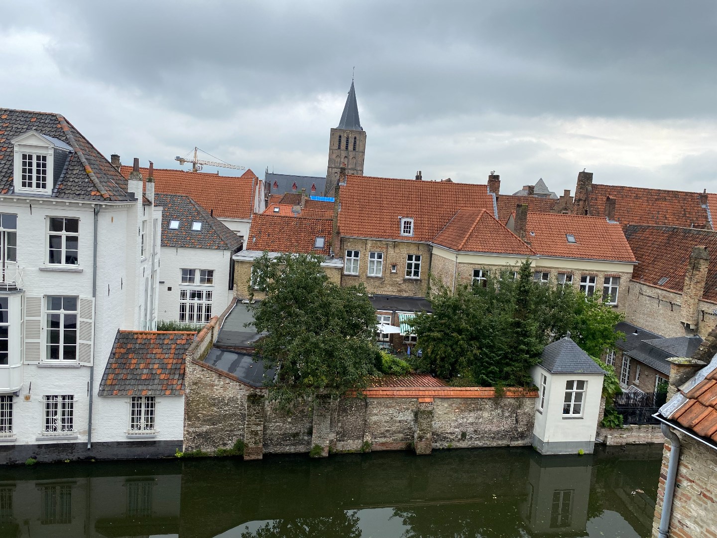 Volledig gerenoveerd 2 slaapkamer appartement 