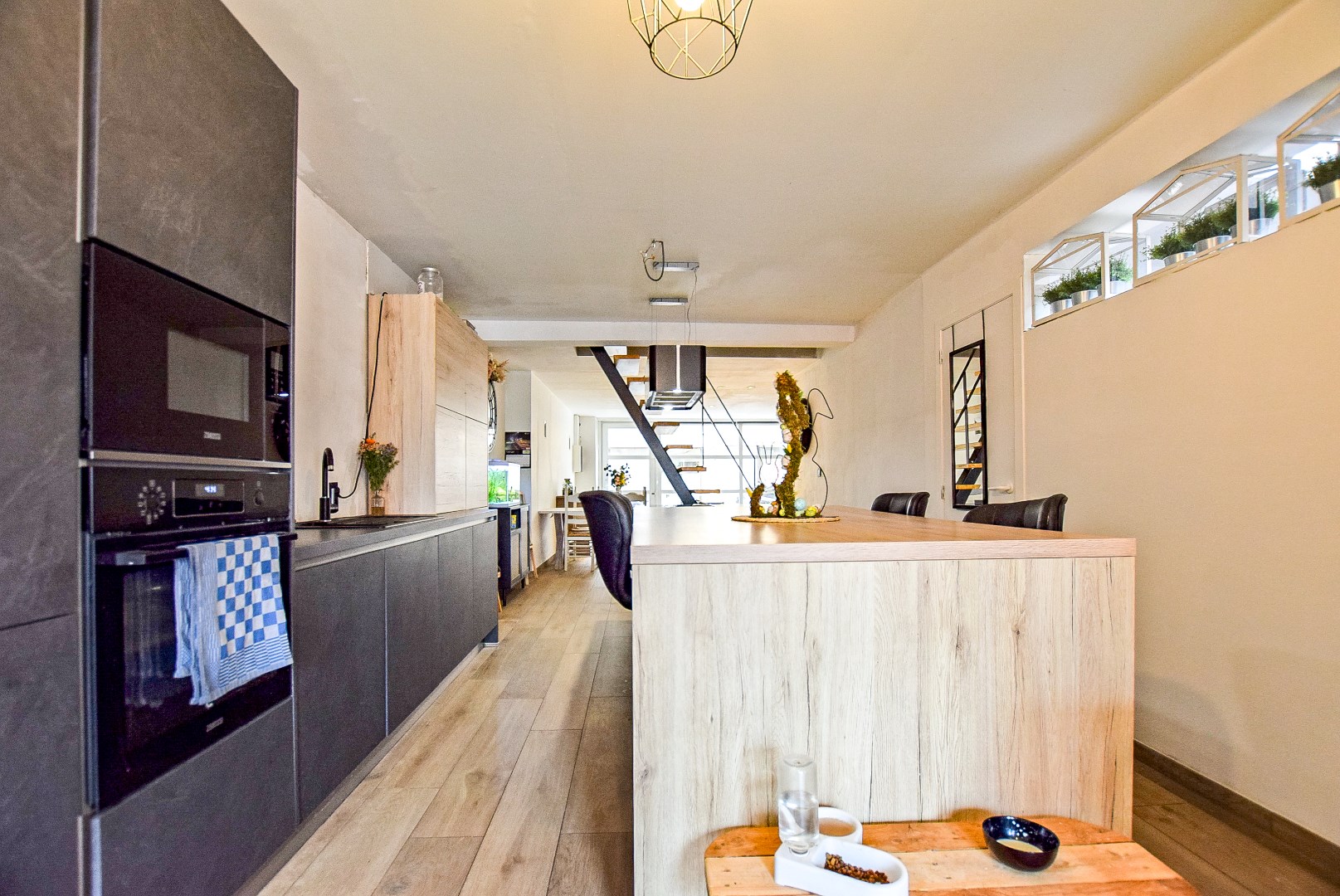 Instapklare rijwoning met 3 slaapkamers en tal van mogelijkheden. 