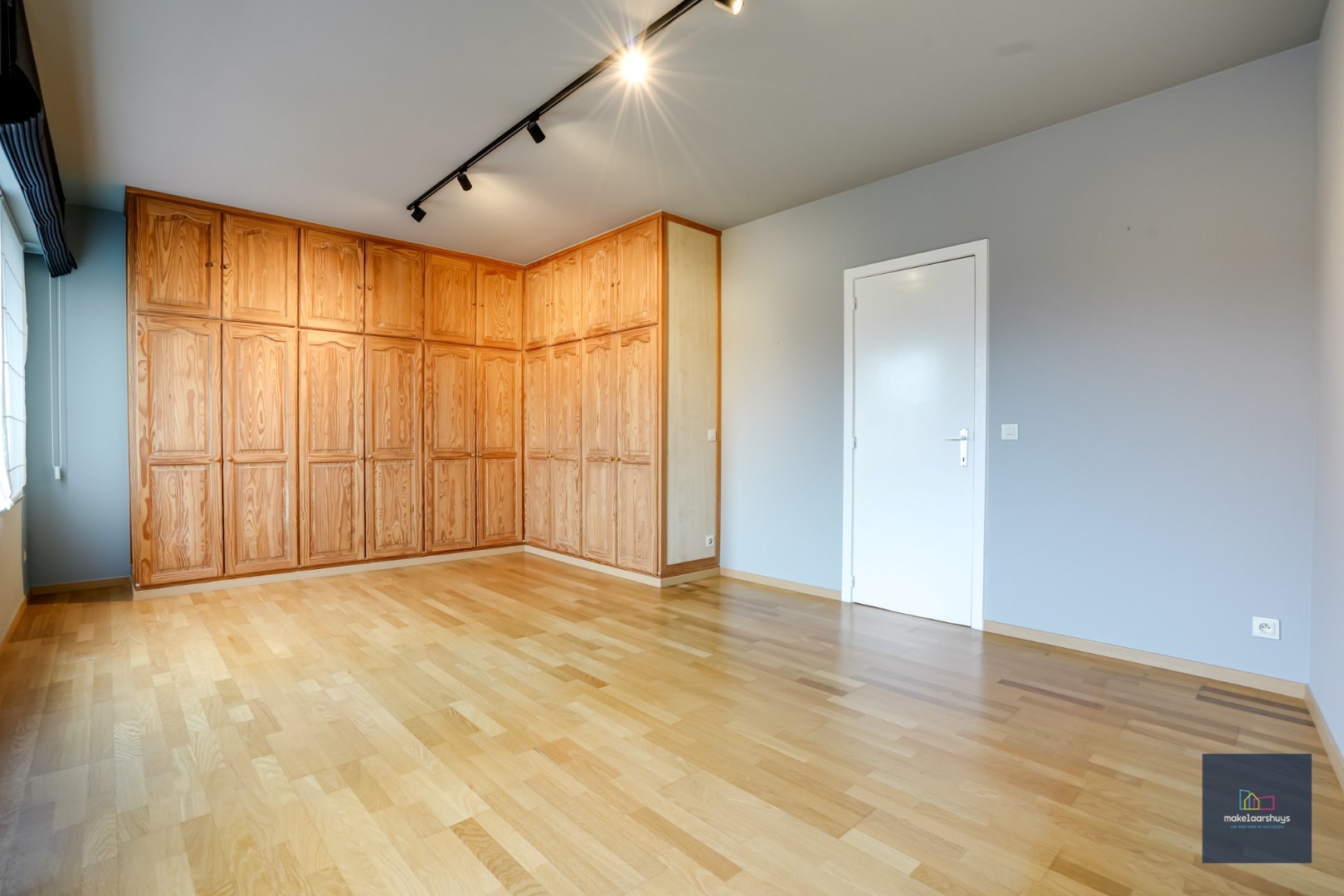 Ruim duplex appartement in centrum Mariakerke 