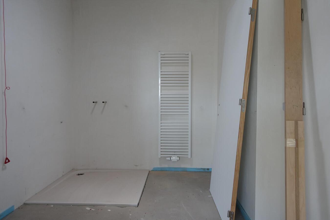 Hoek-assistentiewoning in nieuwbouwresidentie 