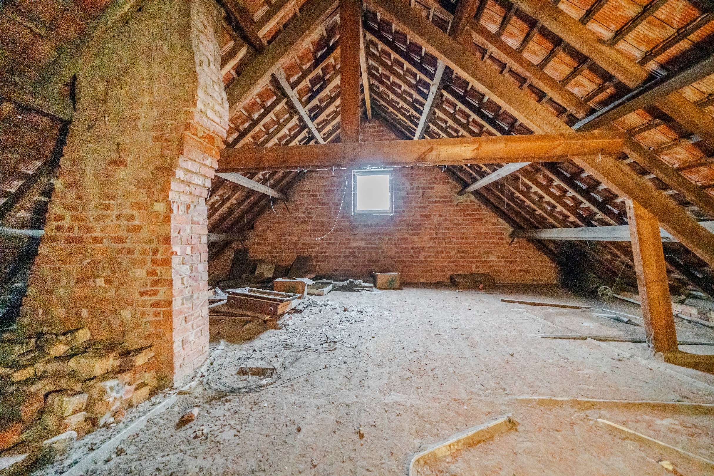 Halfopen bebouwing met 3 slaapkamers, tuin en garage. 